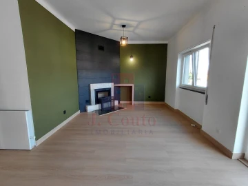 Apartamento T3 para Arrendamento em Nossa Senhora do Pópulo, Coto e São Gregório