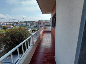 Apartamento T3 para Arrendamento em Nossa Senhora do Pópulo, Coto e São Gregório