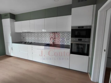 Apartamento T3 para Arrendamento em Nossa Senhora do Pópulo, Coto e São Gregório