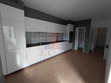 Apartamento T3 para Arrendamento em Nossa Senhora do Pópulo, Coto e São Gregório