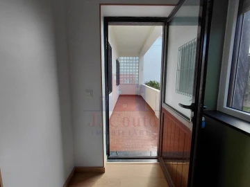 Apartamento T3 para Arrendamento em Nossa Senhora do Pópulo, Coto e São Gregório