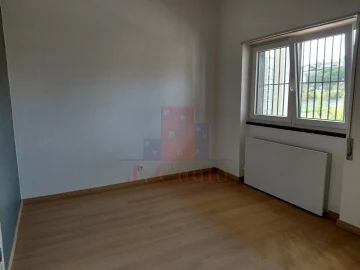 Apartamento T3 para Arrendamento em Nossa Senhora do Pópulo, Coto e São Gregório