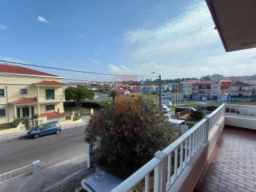 Apartamento T3 para Arrendamento em Nossa Senhora do Pópulo, Coto e São Gregório