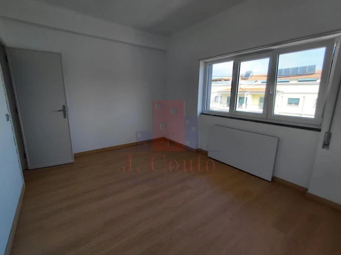 Apartamento T3 para Arrendamento em Nossa Senhora do Pópulo, Coto e São Gregório Foto 28