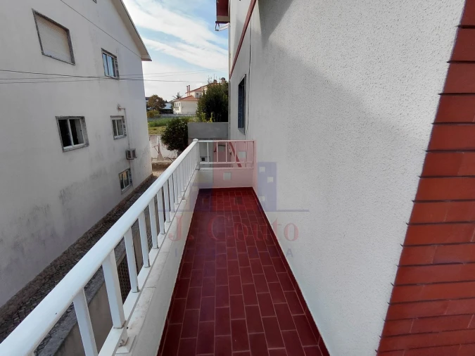 Apartamento T3 para Arrendamento em Nossa Senhora do Pópulo, Coto e São Gregório Foto 30