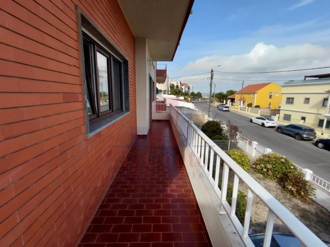 Apartamento T3 para Arrendamento em Nossa Senhora do Pópulo, Coto e São Gregório Foto 31