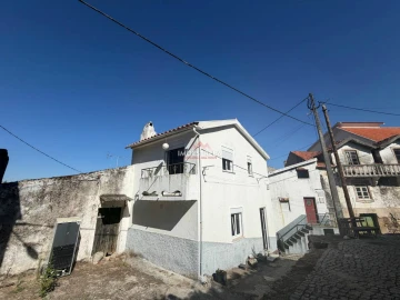 Moradia T3 para Venda em Melo e Nabais