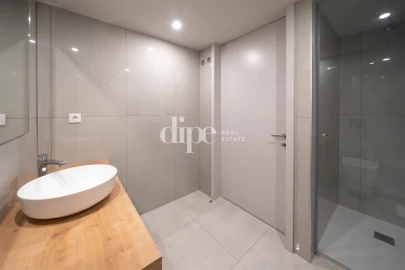 Apartamento T2 para Arrendamento em Urgezes