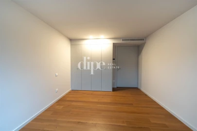 Apartamento T2 para Arrendamento em Urgezes