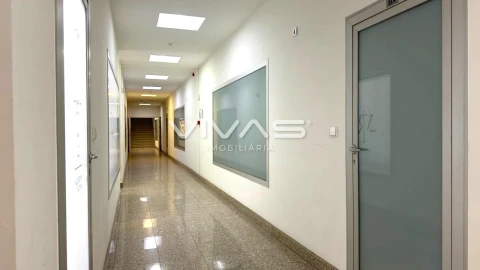 Escritório para Venda em Vila Verde e Barbudo