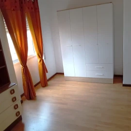 Quarto para Arrendamento em Sé Nova, Santa Cruz, Almedina e São Bartolomeu