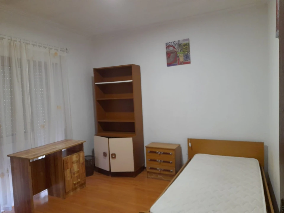 Quarto para Arrendamento em Sé Nova, Santa Cruz, Almedina e São Bartolomeu Foto 1