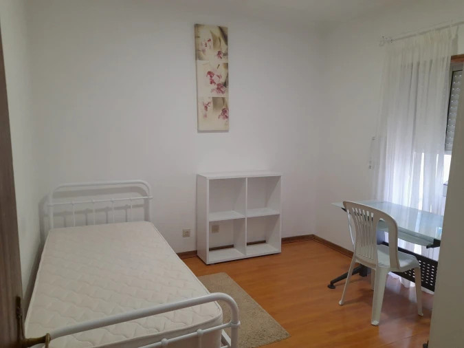 Quarto para Arrendamento em Sé Nova, Santa Cruz, Almedina e São Bartolomeu Foto 16