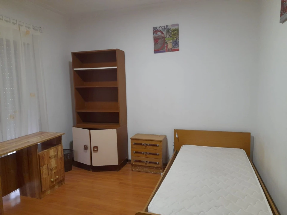 Quarto para Arrendamento em Sé Nova, Santa Cruz, Almedina e São Bartolomeu Foto 2