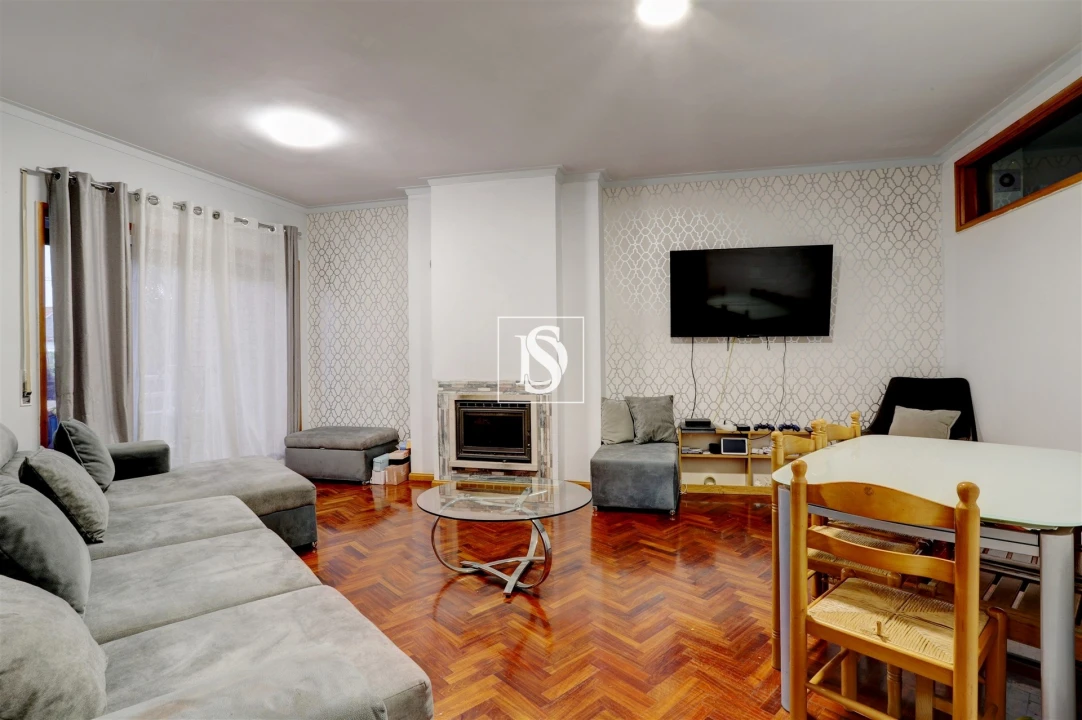 Apartamento T2 para Venda em Mafamude e Vilar do Paraíso Foto 2