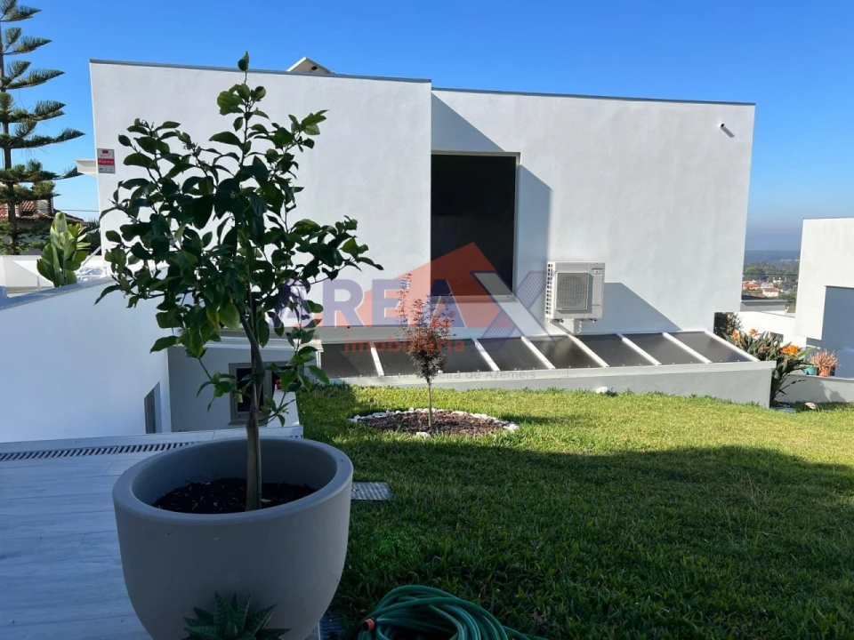 Moradia T4 para Venda em Branca Foto 5