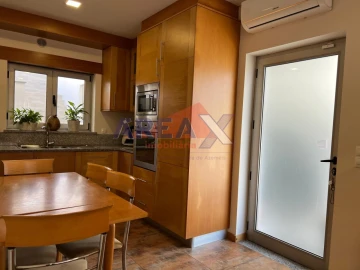 Moradia T4 para Venda em Branca
