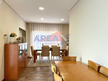 Moradia T4 para Venda em Branca