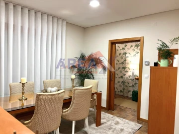 Moradia T4 para Venda em Branca