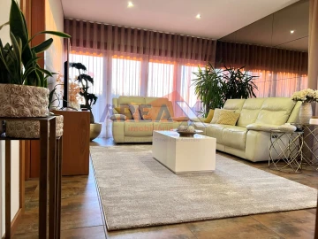 Moradia T4 para Venda em Branca