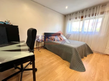 Moradia T4 para Venda em Branca