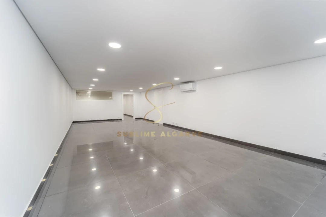 Moradia T5 para Venda em Lagos (São Sebastião e Santa Maria) Foto 31