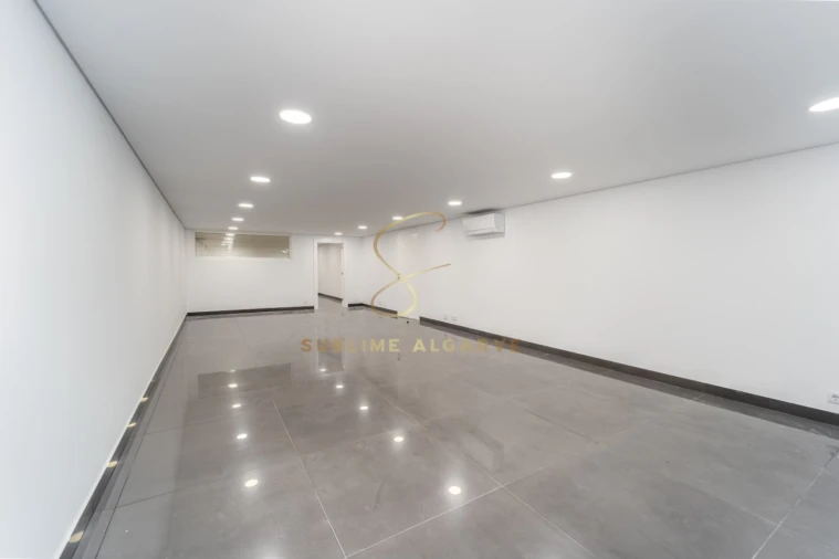 Moradia T5 para Venda em Lagos (São Sebastião e Santa Maria) Foto 31