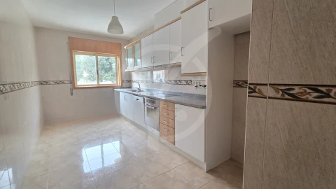 Apartamento T3 para Venda em Aver-O-Mar, Amorim e Terroso
