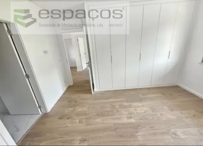 Apartamento T2 para Venda em Camarate, Unhos e Apelação Foto 6