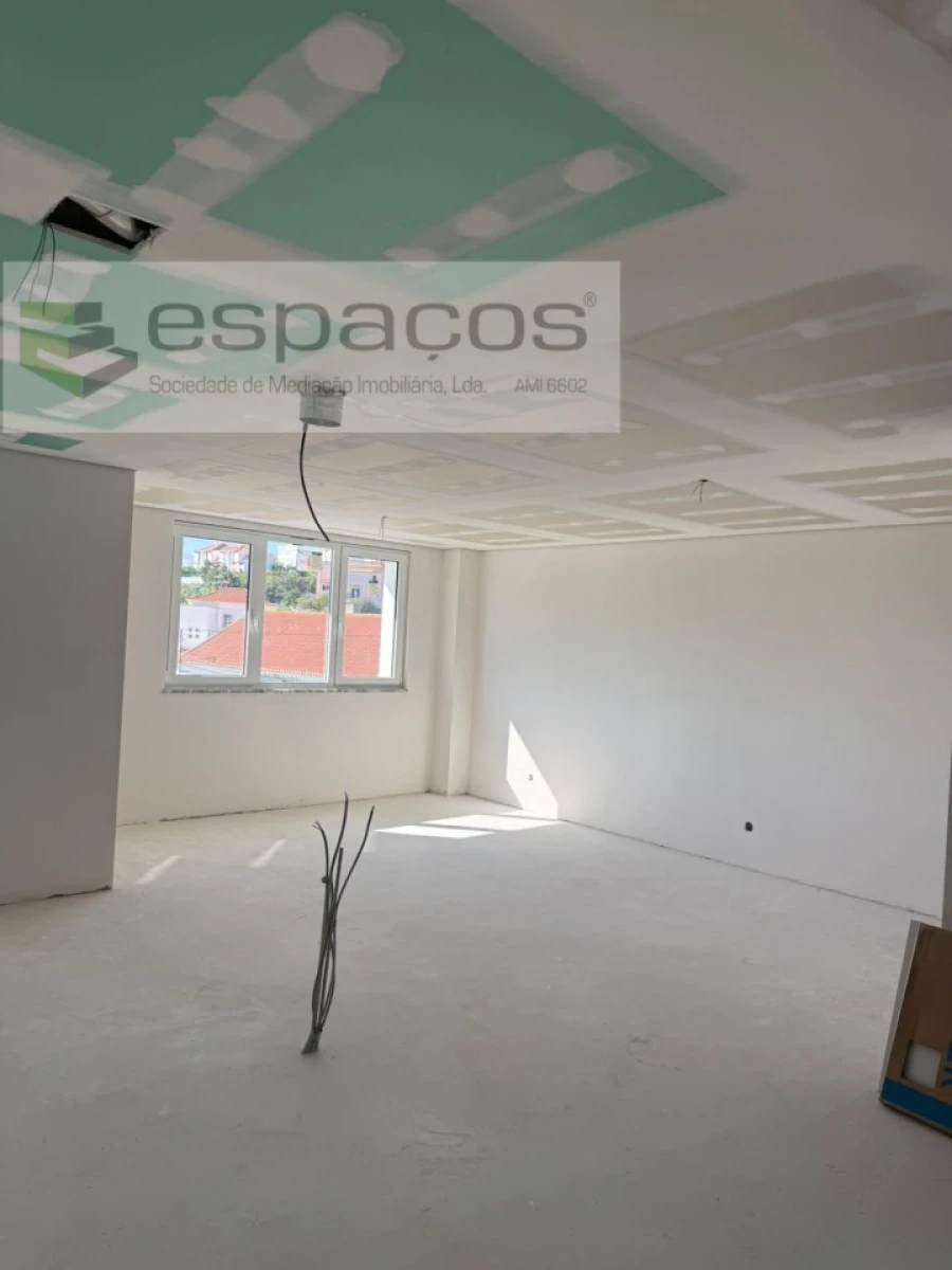 Apartamento T2 para Venda em Camarate, Unhos e Apelação Foto 7