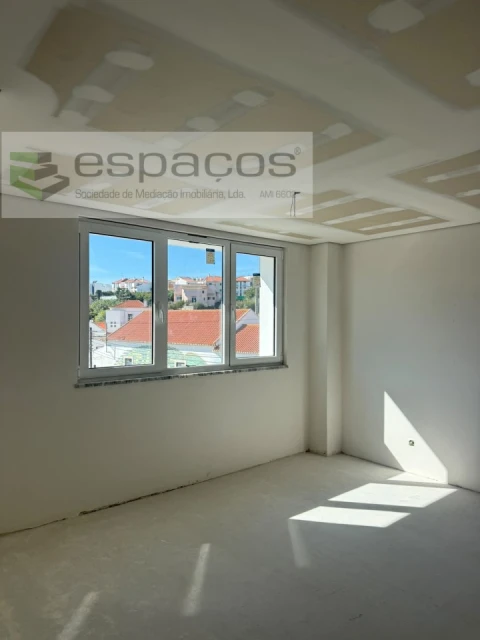 Apartamento T2 para Venda em Camarate, Unhos e Apelação