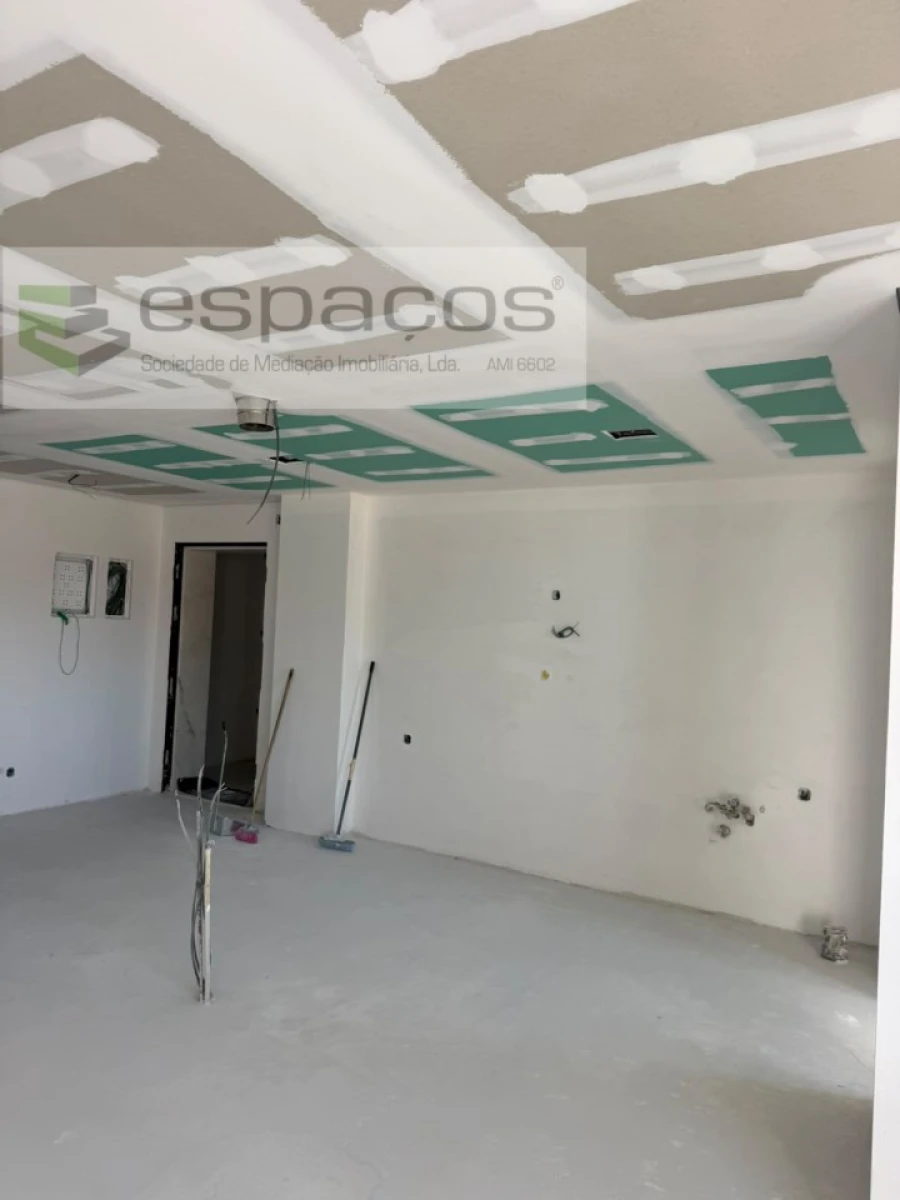 Apartamento T2 para Venda em Camarate, Unhos e Apelação Foto 9
