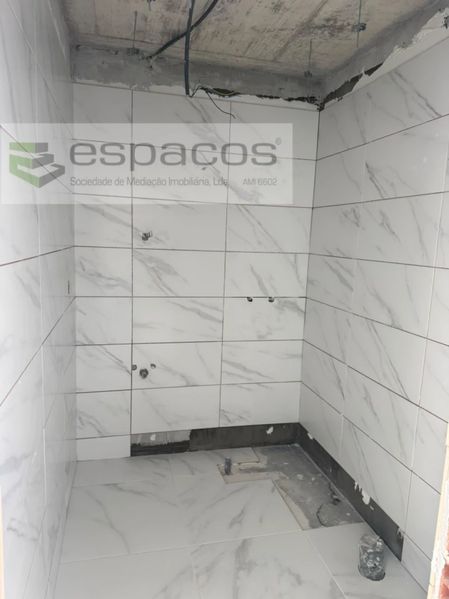 Apartamento T2 para Venda em Camarate, Unhos e Apelação Foto 10