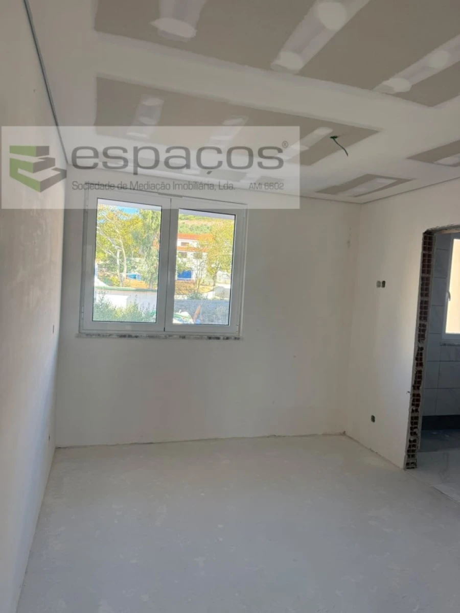 Apartamento T2 para Venda em Camarate, Unhos e Apelação Foto 12