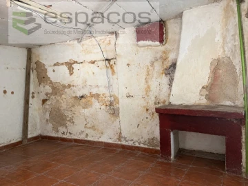 Moradia T4 para Venda em Fundão, Valverde, Donas, A. Joanes, A. Nova Cabo