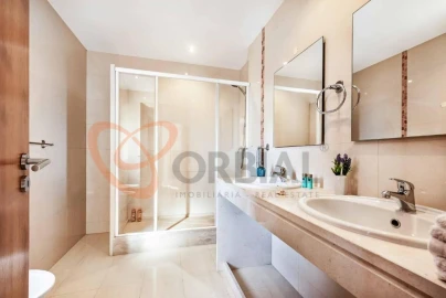 Moradia T4 para Venda em Guia