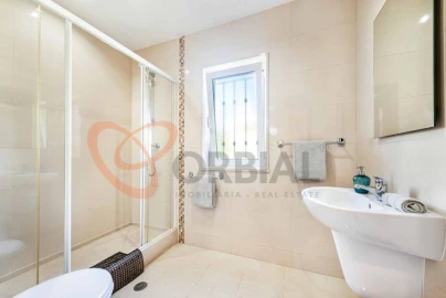 Moradia T4 para Venda em Guia