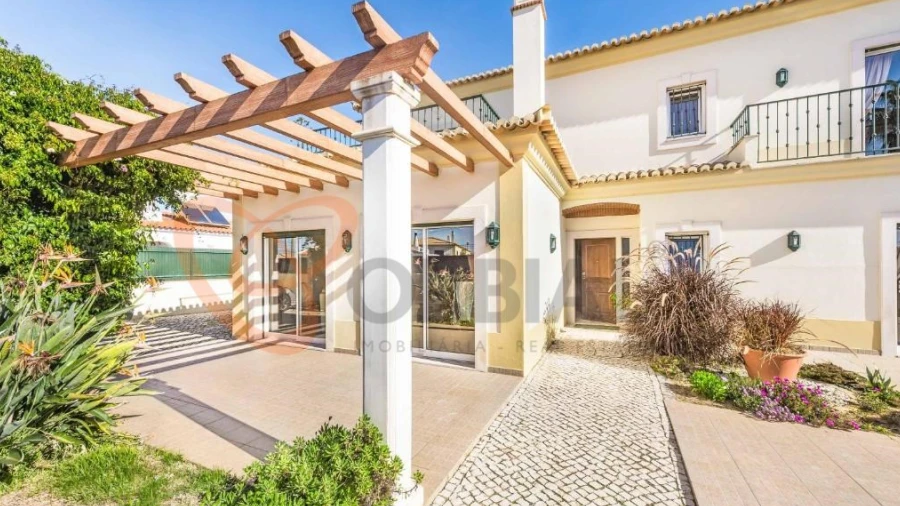 Moradia T4 para Venda em Guia