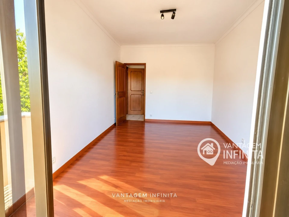 Apartamento T3 para Venda em Almada, Cova da Piedade, Pragal e Cacilhas Foto 10