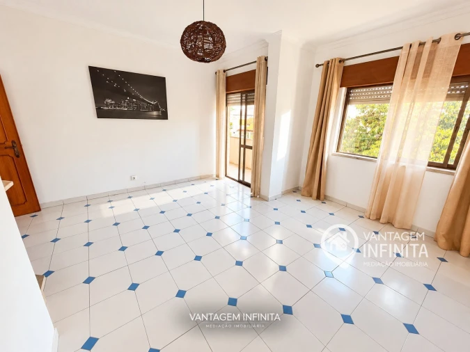 Apartamento T3 para Venda em Almada, Cova da Piedade, Pragal e Cacilhas Foto 2