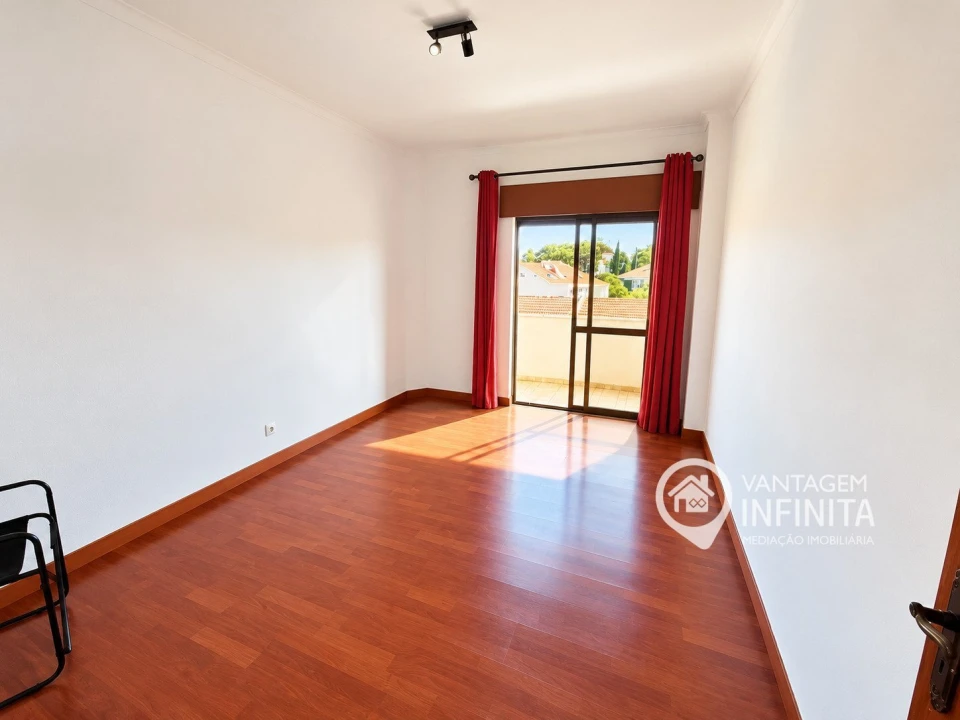 Apartamento T3 para Venda em Almada, Cova da Piedade, Pragal e Cacilhas Foto 11