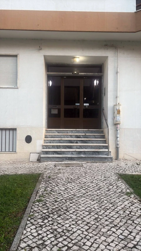 Apartamento T2 para Venda em Agualva e Mira-Sintra
