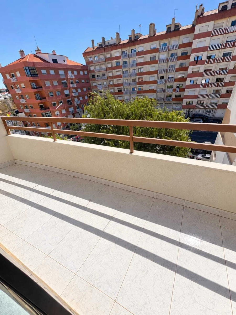 Apartamento T2 para Venda em Agualva e Mira-Sintra Foto 2