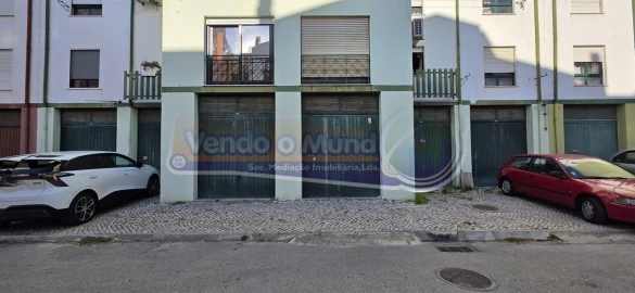 Garagem para Venda em Alverca do Ribatejo e Sobralinho