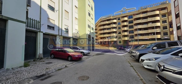 Garagem para Venda em Alverca do Ribatejo e Sobralinho
