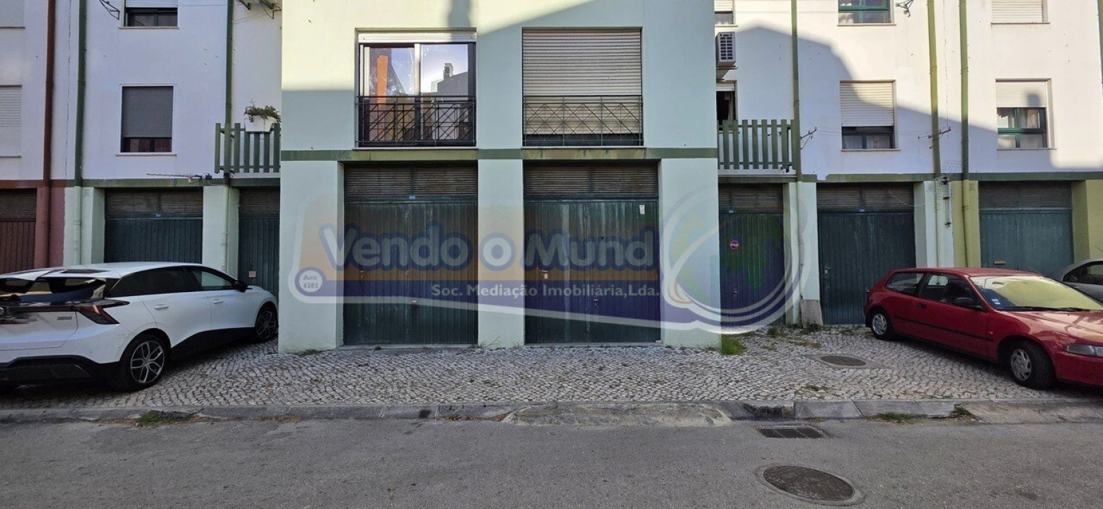 Garagem para Venda em Alverca do Ribatejo e Sobralinho Foto 1