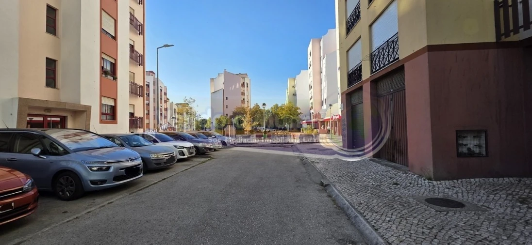 Garagem para Venda em Alverca do Ribatejo e Sobralinho Foto 3