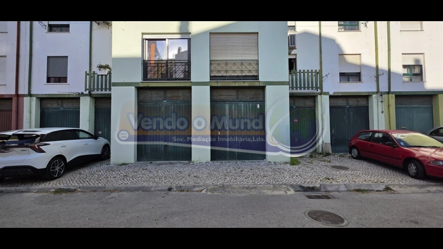 Garagem para Venda em Alverca do Ribatejo e Sobralinho