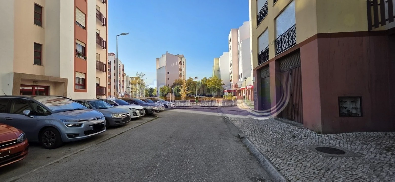 Garagem para Venda em Alverca do Ribatejo e Sobralinho Foto 3