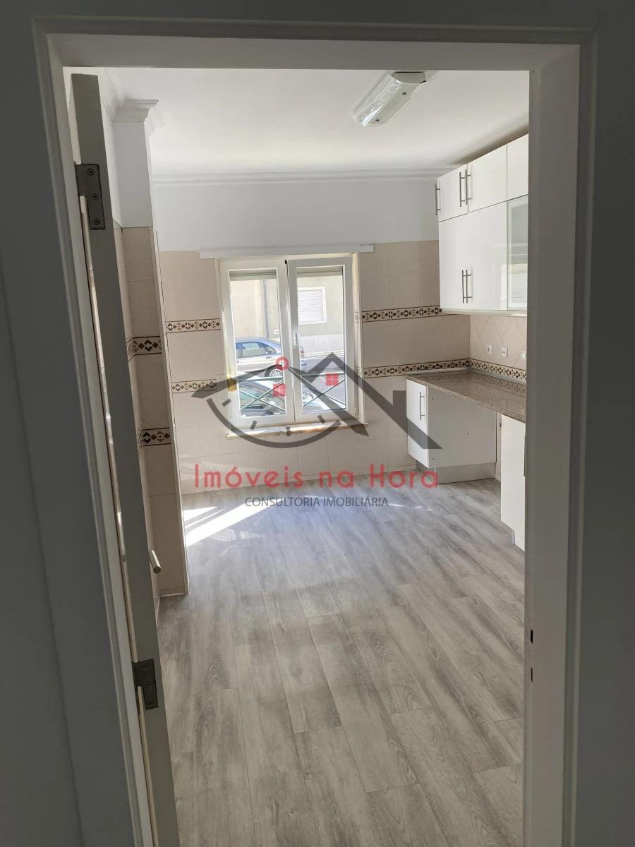 Apartamento T3 para Venda em Quinta do Conde Foto 5